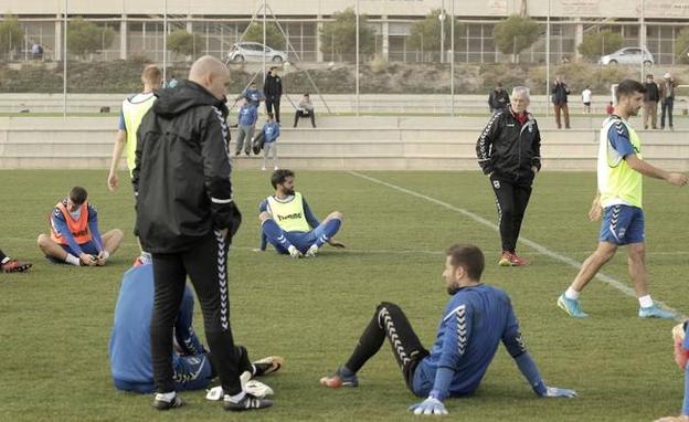 El Lorca, obligado a ganar hoy al líder, tras seis derrotas seguidas