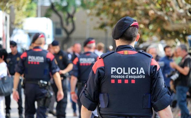 Detenida por dejar a su bebé solo en el coche mientras ella estaba de copas en un bar