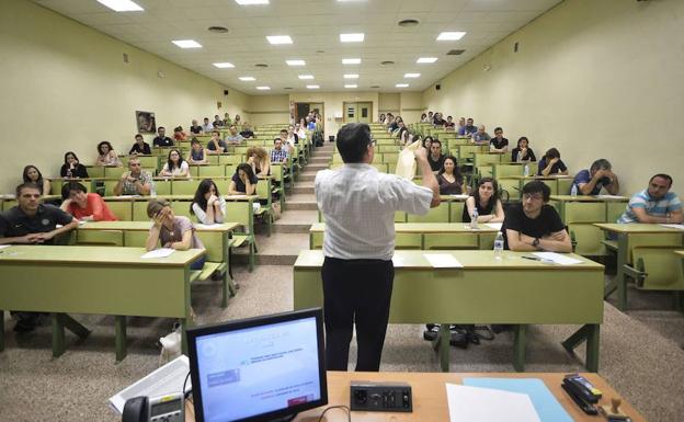 Educación baraja el 23 de junio como fecha para las oposiciones de Secundaria en la Región