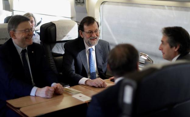 El viaje inaugural del AVE a Castellón llega casi media hora tarde por una avería