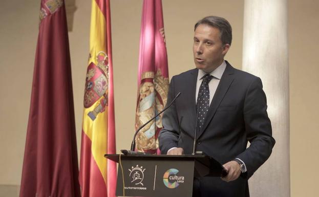 Gil saca pecho con la reducción de deuda del Ayuntamiento de Lorca