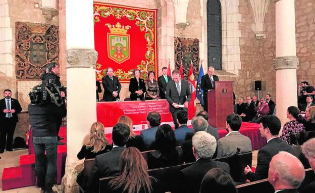 La Reina Sofía premia las obras tras los terremotos