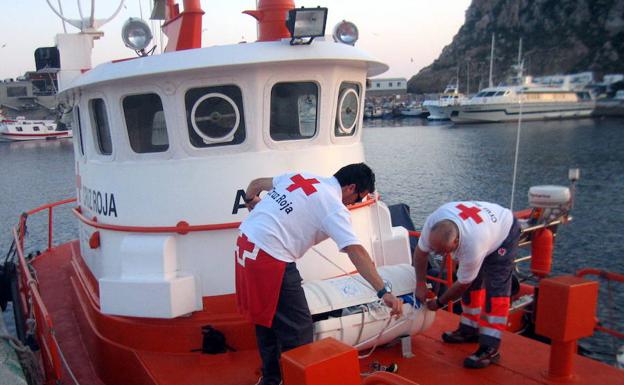 Cruz Roja traslada a López Miras la necesidad de renovar sus embarcaciones