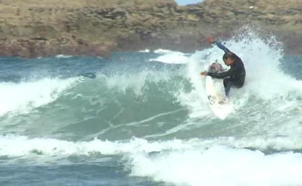 Un torneo de surf ofrece premios cuatro veces mayores a hombres que a mujeres