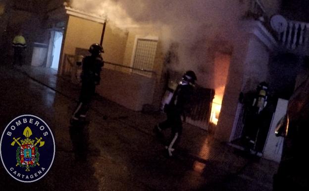 Muere un perro en el incendio de un dúplex en Canteras