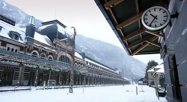 Próximo hotel, Canfranc