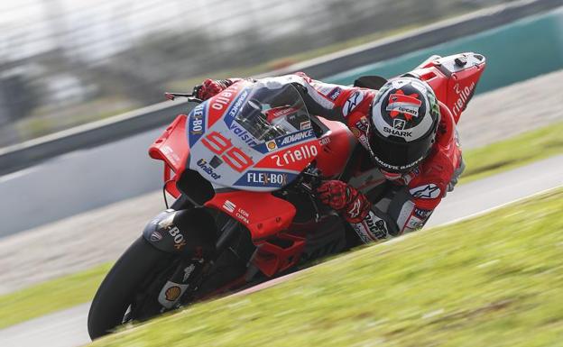 Lorenzo destroza el récord de Sepang en las primeras pruebas de MotoGP