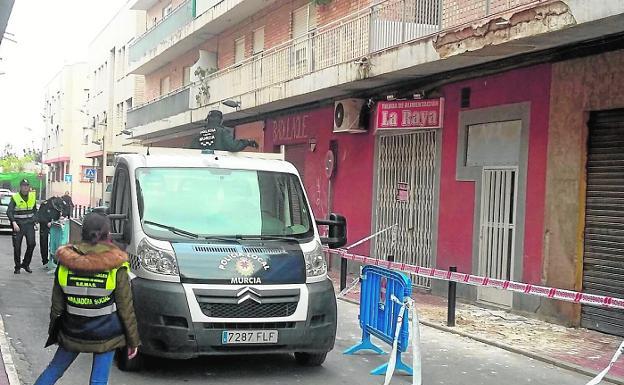 Realojadas tres familias por daños en un edificio