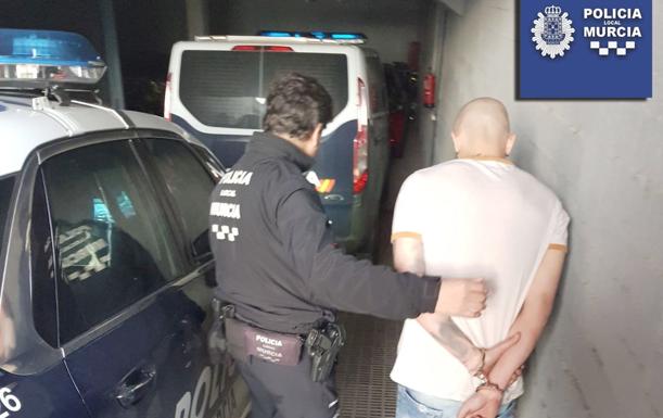 Un detenido en una riña entre las aficiones antes del derbi