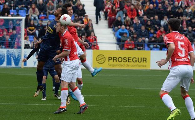 Mucha cautela y poco fútbol en un derbi gris