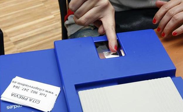 Denuncian que hay que esperar más de un mes para renovar el DNI en Murcia