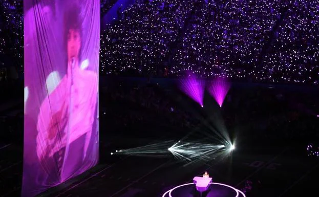 Polémico homenaje de Timberlake a Prince en el descanso de la Super Bowl