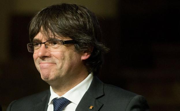 Puigdemont carga contra los hosteleros de la Región por invitar a un fin de semana a los agentes desplazados a Cataluña