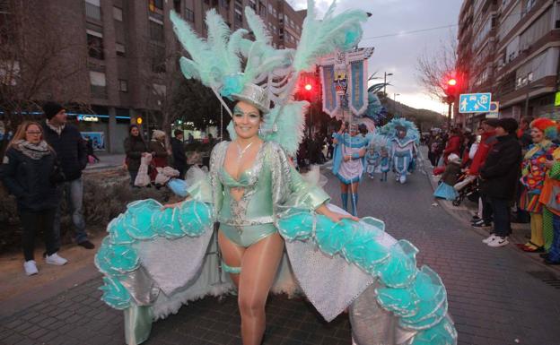 El frío no puede con el Carnaval de Cartagena
