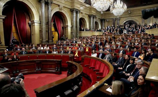 El TC anula el acuerdo de la mesa del Parlament que permitió tramitar la ley del referéndum