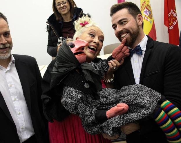 Doña Rogelia: «¡Qué calentones sois por este Cabezo!»