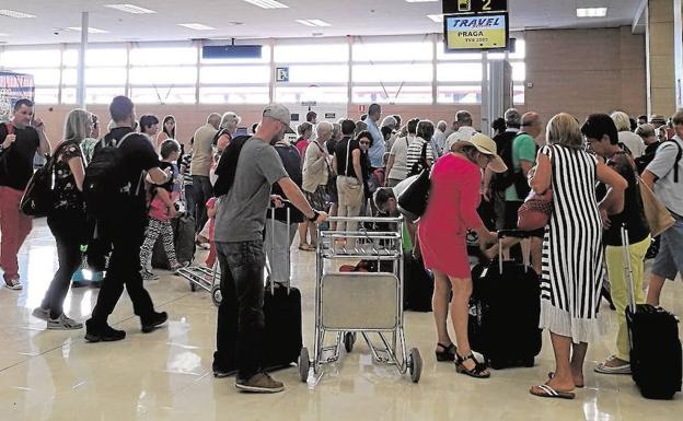 El aeropuerto de San Javier registra más de 45.000 pasajeros en enero