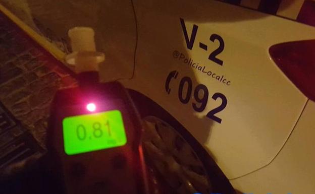 Detenido un conductor ebrio tras utilizar el alcoholímetro como trompeta