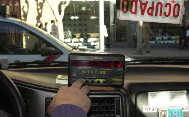 Un taxista murciano denuncia que unos clientes le tuvieron secuestrado durante 4 días