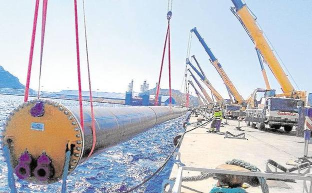 Los promotores de las dos nuevas desaladoras reciben peticiones para 100 hm3