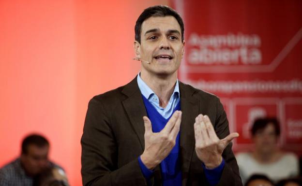 Sánchez acusa a Rajoy de hacer un «regalo» al secesionismo con el débate lingüístico