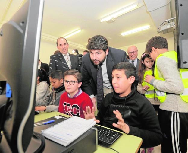 La conexión a la banda ancha ya alcanza a 230.000 escolares