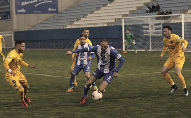 El Lorca Deportiva supera los miedos en casa