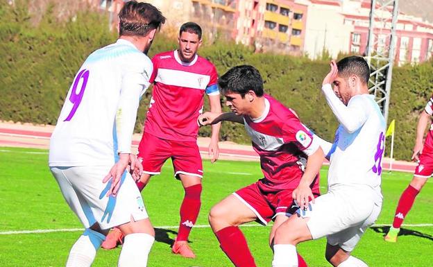 El Jumilla se estrella ante el San Fernando y el árbitro