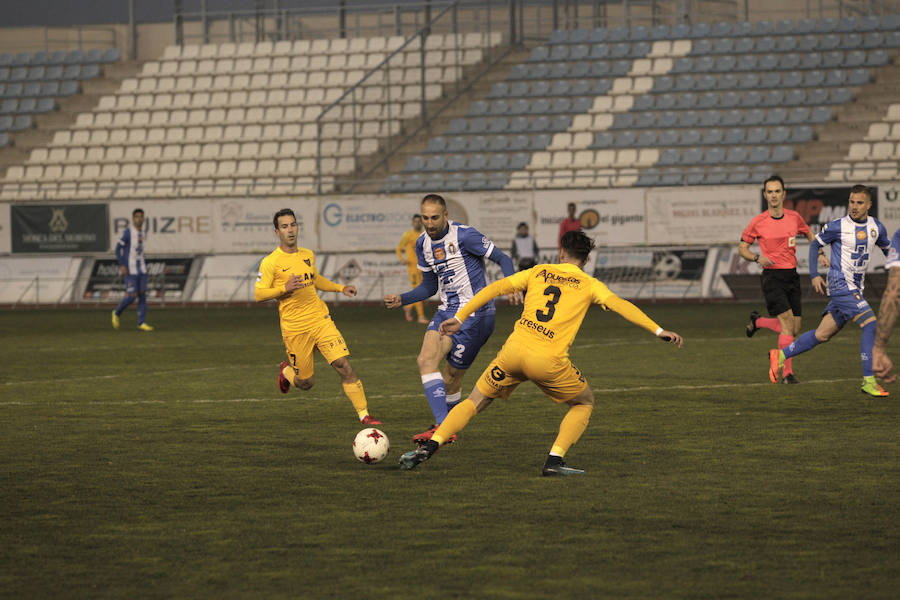 El Lorca Deportiva supera los miedos en casa a costa del UCAM CF (1-0)