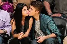 Justin Bieber y Selena Gomez se besan en Jamaica
