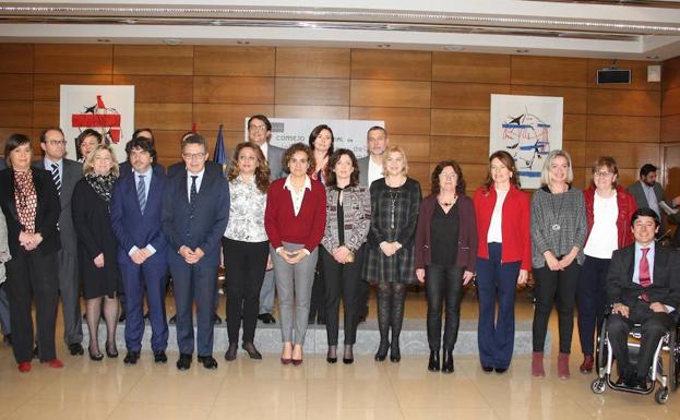 Una lista única estatal incluirá a todas las familias que quieran adoptar fuera de España