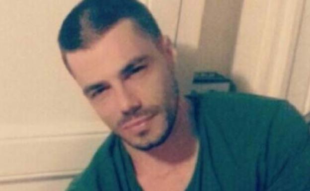 Se busca a un hombre experto en seducir mujeres para robarles