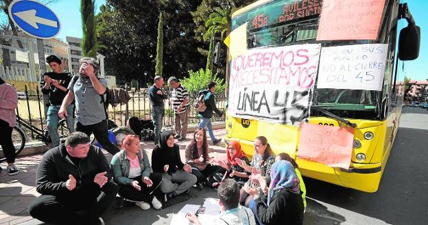 «Nos llegaron a decir que alquiláramos entre todos un bus directo al campus»