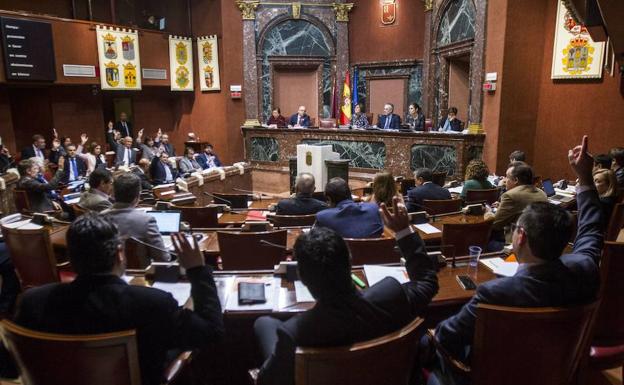 PP y PSOE registran una propuesta de ley de ITV después de tumbar en la Asamblea la de Cs