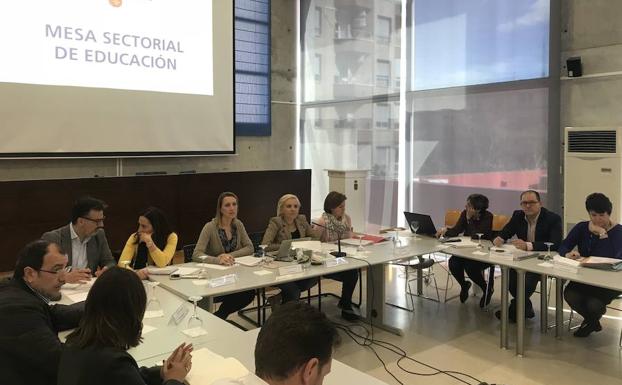 Los interinos de más de 55 años tendrán mejoras en la oposición de Secundaria