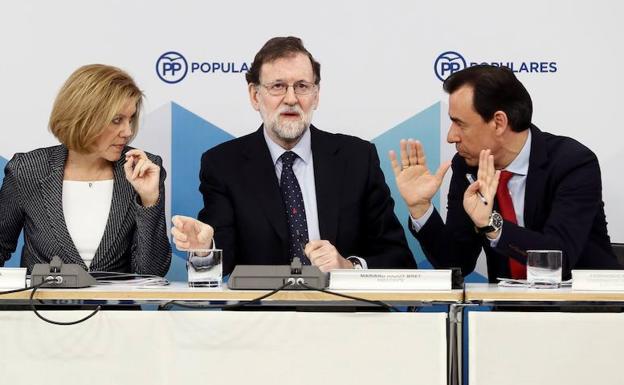 Rajoy exhibe serenidad ante los suyos pese al creciente malestar social