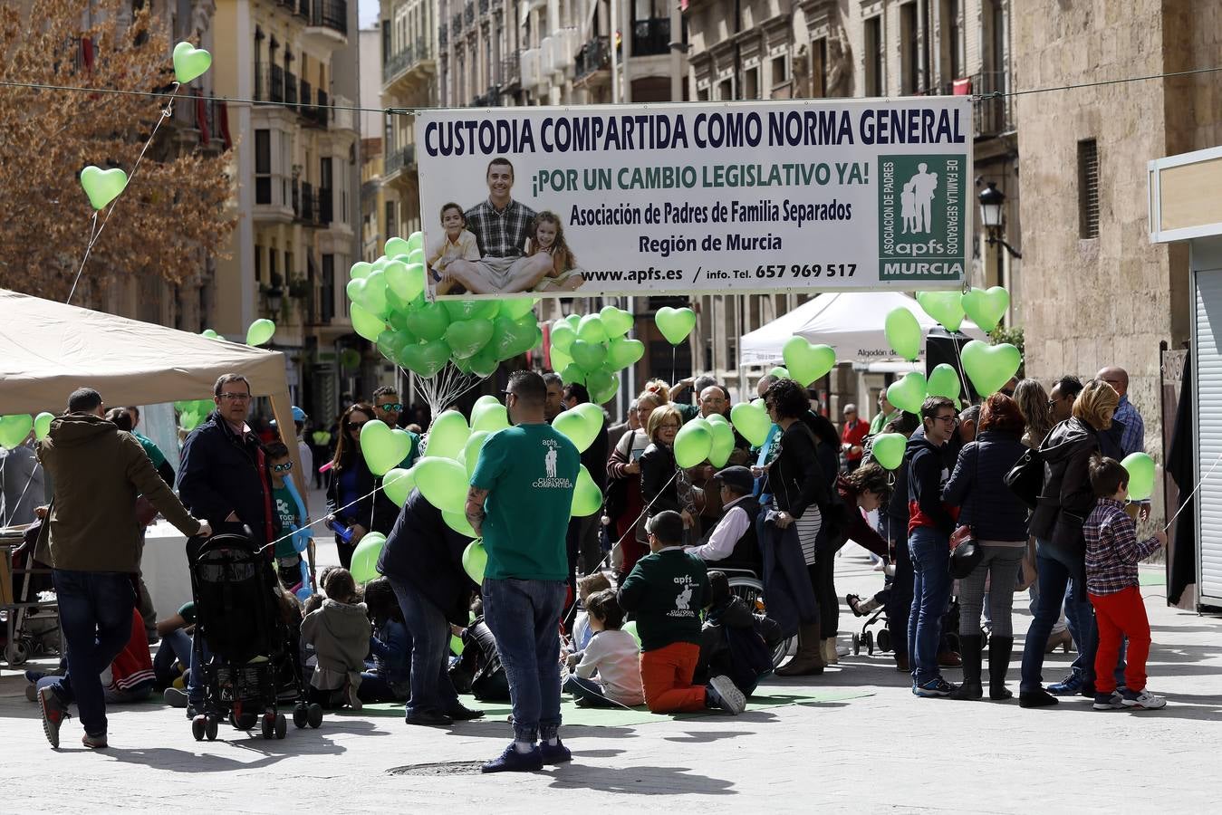 Decenas de padres exigen en Murcia la custodia compartida
