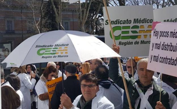 Salud cifra el seguimiento de la huelga de médicos en menos del 2%