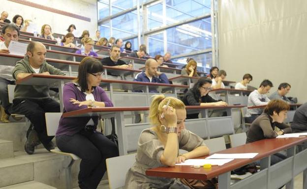 Casi 9.000 enfermeros competirán por 125 plazas en las oposiciones