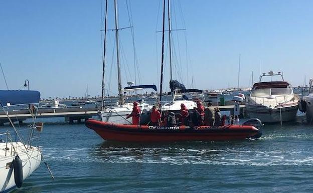 Cruz Roja presenta una nueva embarcación de Salvamento Marítimo en el Mar Menor