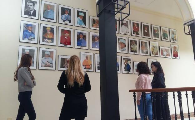 La UMU estrena una galería doctores 'honoris causa' en La Convalecencia