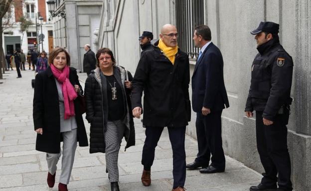 El juez procesa a trece líderes independentistas por rebelión, incluidos Puigdemont y Turull