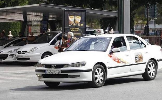 Más de 160 personas se presentan para obtener el permiso de conductor de taxi