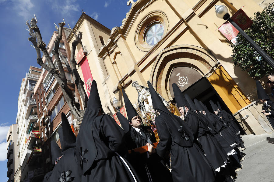 La Caridad abre los cortejos de duelo del Sábado de Gloria