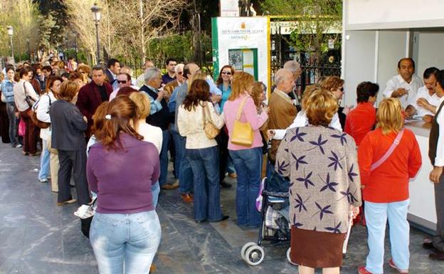 Las familias gitanas crean una asociación para colocar las sillas