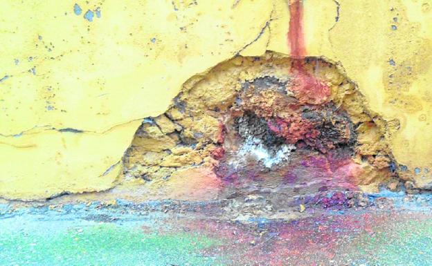 Padres del Llano denuncian en el juzgado el presunto riesgo de un depósito cercano al colegio