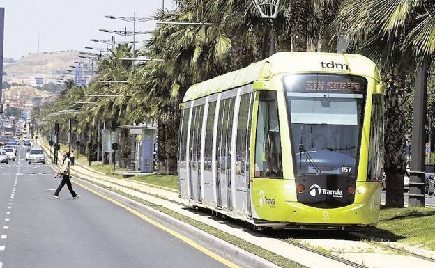 El tranvía de Murcia modifica su servicio el día del Entierro de la Sardina