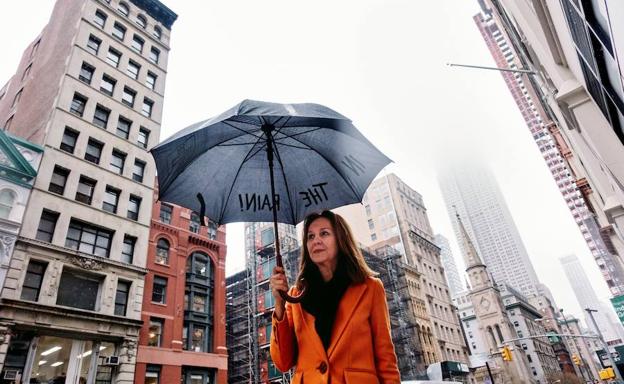 María Dueñas: «El caso Cifuentes es muy lamentable y estamos dando un ejemplo nefasto»