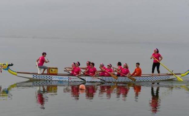 Murcianas que superaron el cáncer de mama representarán a España en la final de Dragon Boat