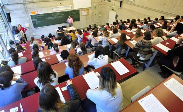 El SMS inicia las oposiciones con los exámenes de auxiliar de Farmacia y técnico de Anatomía